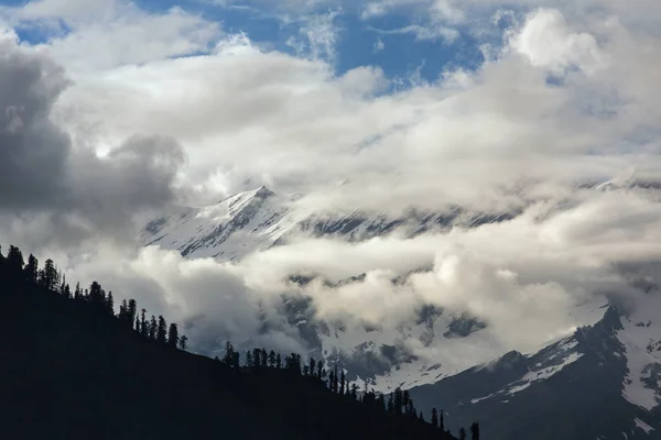 Bela Vista Vale Kullu Com Grandes Cordilheiras Himalaia Fundo Índia — Fotografia de Stock