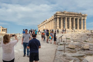 Atina, Yunanistan - 5 Haziran 2018: Parthenon, Atina Akropol harabe ziyaret turist