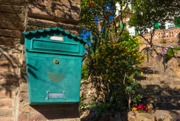 Traditioneller Grüner Briefkasten Der Wand Eingang Einem Privathaus Spanien — Stockfoto
