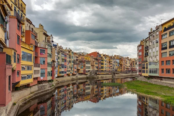 Sarı Kırmızı Turuncu Renkli Evleri Nehri Onyar Girona Catalonia Spanya — Stok fotoğraf