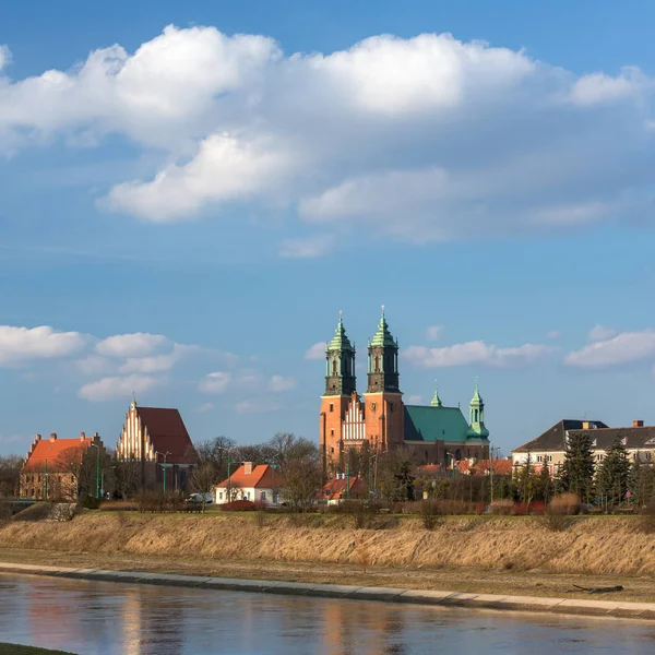 Hermoso Paisaje Con Río Warta Las Torres Catedral Poznan Polonia —  Fotos de Stock