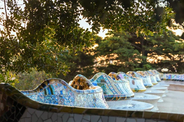 Banc Coloré Célèbre Dans Parc Guell Conçu Par Antoni Gaudi — Photo