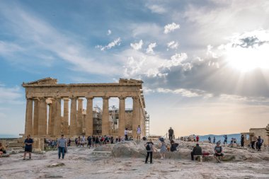 Atina, Yunanistan - 5 Haziran 2018: Parthenon, Atina Akropol harabe ziyaret turist