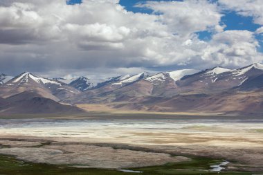 Güzel manzara Tso Kar göl Ladakh bölgesinde, Hindistan