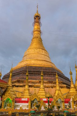 Kyaik Tan Lan veya Kyaikthanlan Pagoda Mawlamyine, Mon devlet, Myanmar içinde