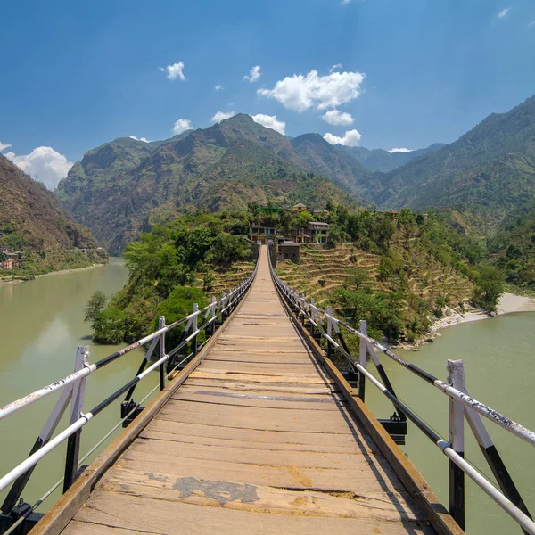 Mooie Houten Brug Rivier Van Beas Aut Dorp Kullu Vallei — Stockfoto