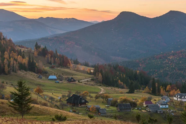 Colorful Autumn Landscape Mountain Village Foggy Morning Carpathian Mountains Ukraine — Stock Photo, Image