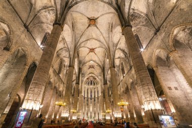 Barcelona, İspanya - 25 Mart 2018: Tavan Gotik kilise Santa Maria del Mar Ribera bölgesi Barcelona, İspanya