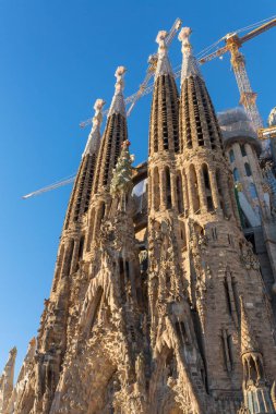 Barcelona, İspanya - 26 Mart 2018: La Sagrada Familia - etkileyici Katedrali inşa 19 Mart 1882 yılından bu yana olmak ve henüz bitmiş değil, Gaudi tarafından Barselona, İspanya, tasarlanmış