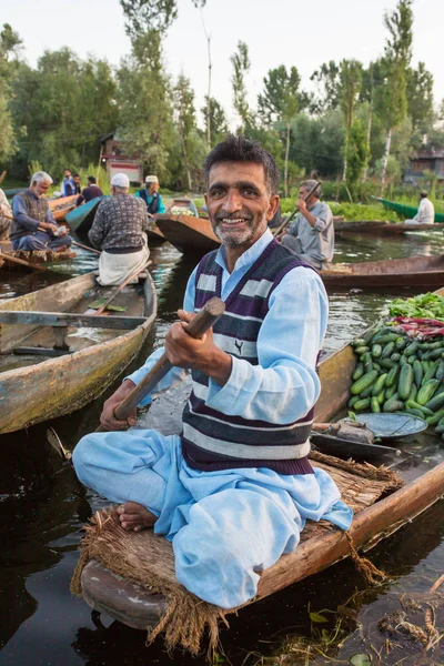Srinagar Indie Czerwca 2017 Niezidentyfikowany Sprzedawców Warzyw Przy Ich Produkcji — Zdjęcie stockowe