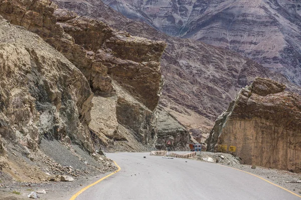 Camino Vacío Través Las Montañas Del Himalaya Ladakh Norte India — Foto de Stock