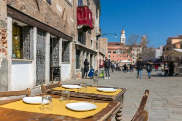 Старые Деревянные Столы Уютном Открытом Кафе Венеции Италия — стоковое фото
