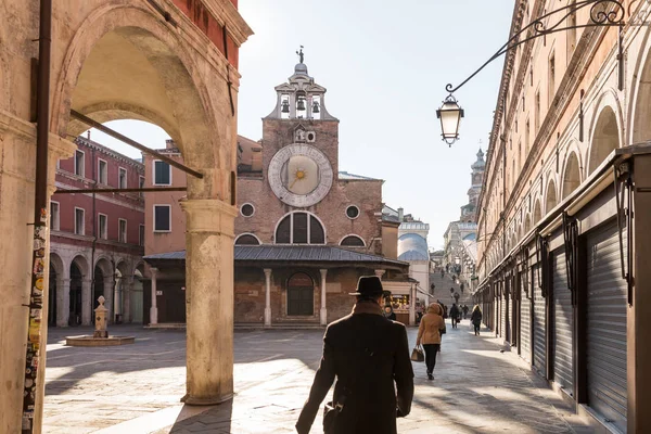 Venecia Italia Marzo 2018 Gente Identificada Camina Cerca Iglesia San —  Fotos de Stock