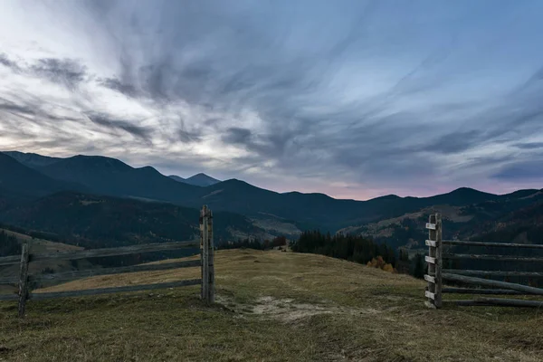 Cárpatos Montanhas Paisagem Crepúsculo Ucrânia — Fotografia de Stock