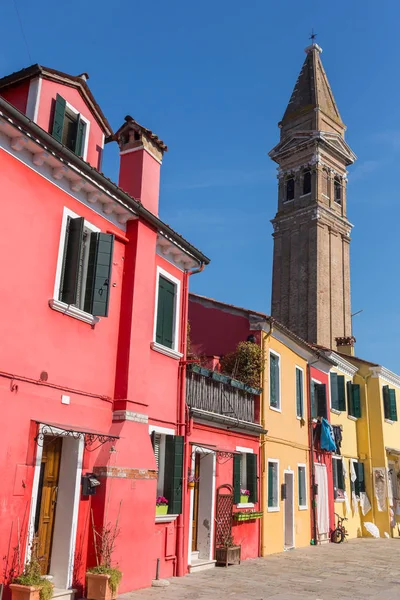 Burano Adası, Venedik, İtalya 'da renkli evler.