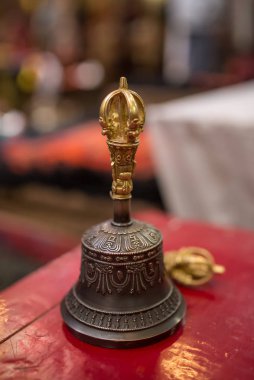 Budist dini cihazları - Vajra Dorje ve çan