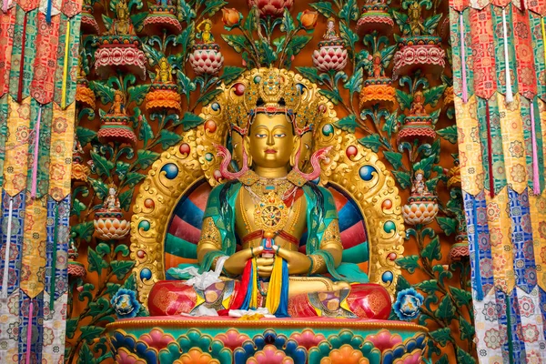 Buddha statue in buddhist Matho monastery ( Gompa ) temple in Leh — Stock Photo, Image