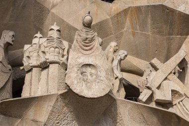 La sagrada familia - gaudi tarafından tasarlanmış etkileyici Katedrali