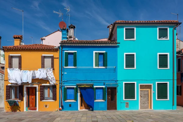 Färgglada hus på ön burano, Venedig — Stockfoto