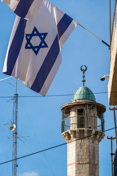 Bandeira Israelense Minarete Muçulmano Mesquita Jerusalém Israel Conceito Conflito Árabe — Fotografia de Stock