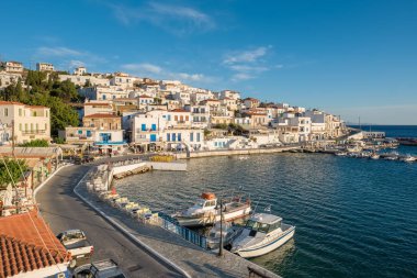 Pitoresk Batsi köy Andros Adası, Cyclades