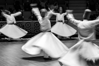 Konya 'da tanımlanamayan Semazen ve Dervishes