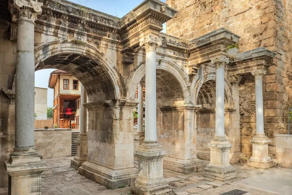 Antalya Eski Kentinde Hadiyeliler Kapısı — Stok fotoğraf