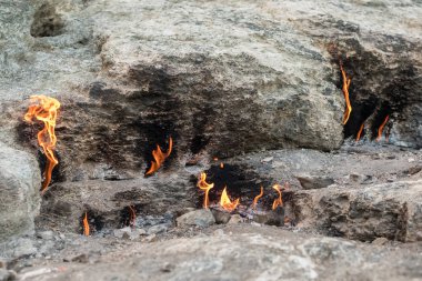 Alevleri Chimera Mount yeraltından. Kayalarda Çıralı, Türkiye'de doğal gaz--dan ateş.