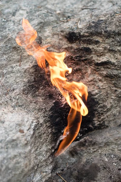 从地下的奇美拉山的火焰 土耳其 Cirali 岩石中的天然气引起的火灾 — 图库照片