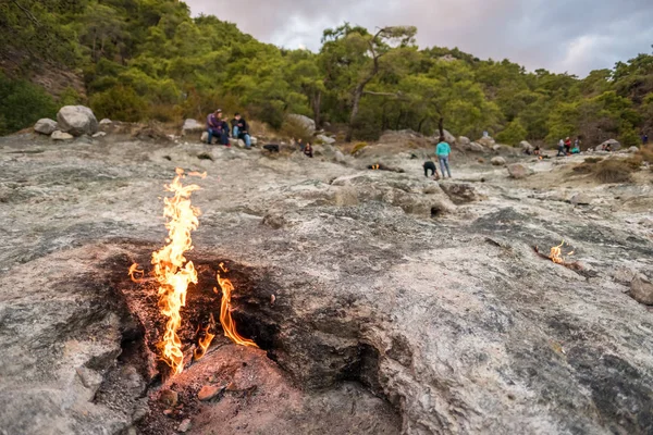 Llamas Del Monte Quimera Desde Subsuelo Fuego Del Gas Natural — Foto de Stock