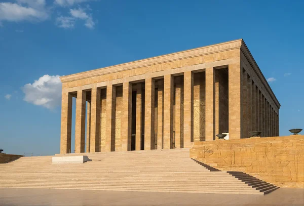 Мавзолей Ататюрка Аниткабир, монументальная гробница Мустафы Кемаля Ататюрка, первого президента Турции в Анкаре . — стоковое фото