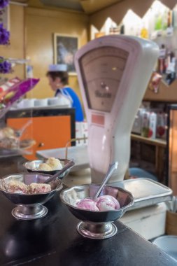 Eski efsanevi sovyet zaman çocuk cafe Penguin Lviv, Ukrayna