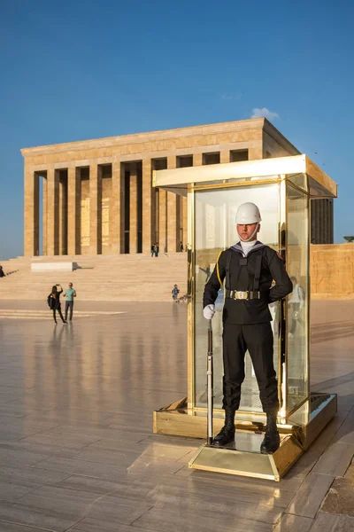 Der Wachsoldat in Anitkabir, Mausoleum von Atatürk, Gründer der Türkischen Republik in Ankara, Türkei — Stockfoto