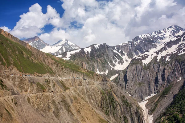 Grote hoogte Zojila Pass tussen Srinagar en Kargil, India — Stockfoto
