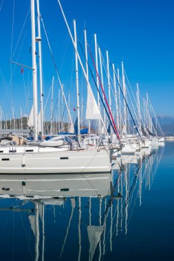 Modern yat Marina görünümünü kapat