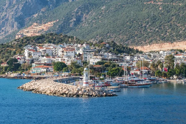 Faro y puerto de Kas durante el día, Turquía — Foto de Stock