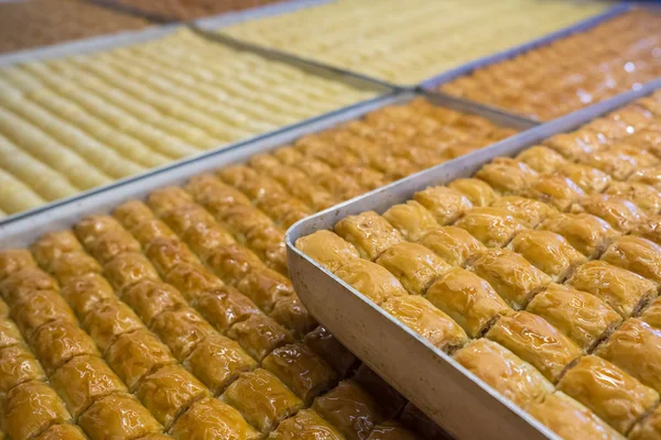 Traditionelles türkisches Dessert Baklava in Nahaufnahme — Stockfoto