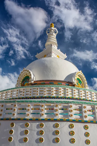 Shanti stupa auch bekannt als Friedenspagode in leh Stadt, ladakh — Stockfoto