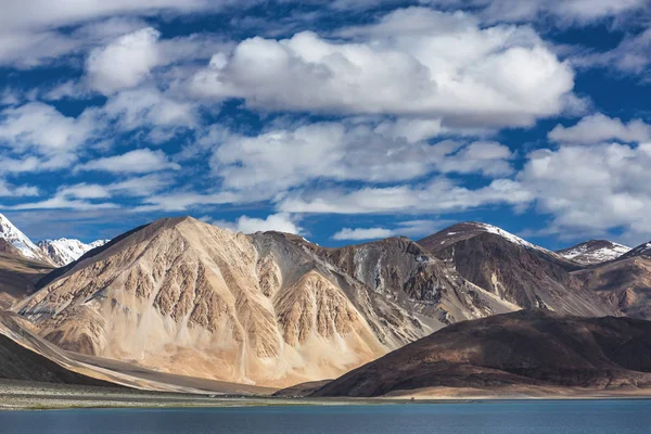 Gyönyörű táj Pangong TSO tó Ladakh — Stock Fotó