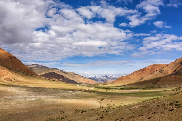 Hermoso paisaje de las famosas llanuras Más en Ladakh, India — Foto de Stock