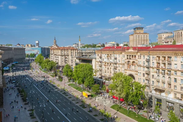 Gebäude sowjetischer Architektur in der Chreschtschatyk-Straße in Kyiw — Stockfoto