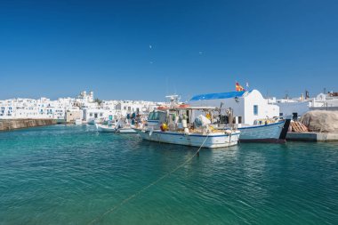 Naoussa limanında balıkçı teknesi, Paros adası, Yunanistan