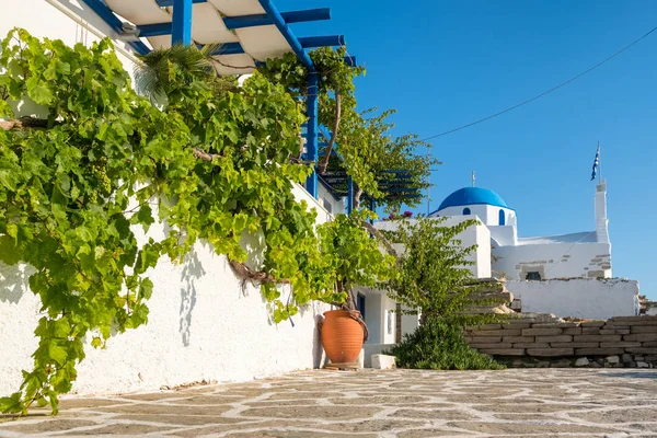 Igreja de São Constantino em Parikia, Paros, Grécia . — Fotografia de Stock