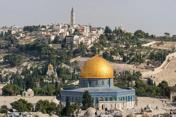 예루살렘 구시가지의 바위와 올리브 산의 돔 — 스톡 사진