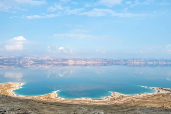 Vista da costa do Mar Morto em Israel. Textura do Mar Morto . — Fotografia de Stock