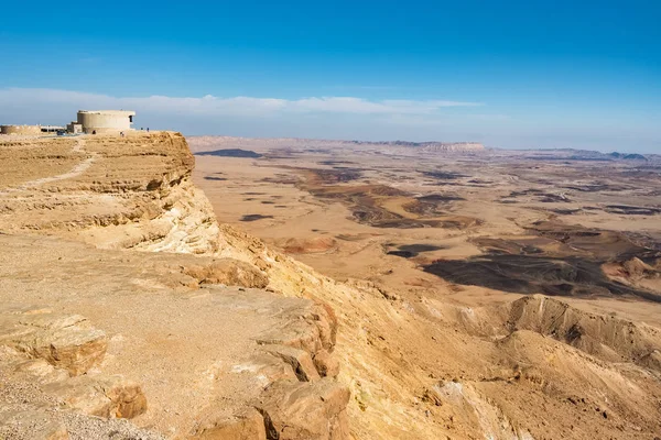 Paysage du désert du Néguev. Cratère de Makhtesh Ramon à Mitzpe Ramon, Israël — Photo
