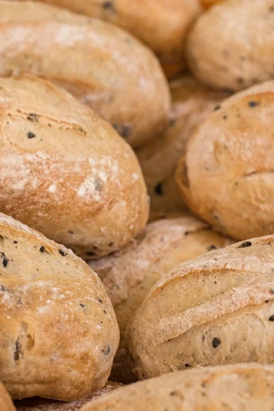 Świeży chleb na rynku zbliżenie — Zdjęcie stockowe