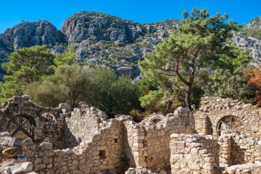 Türkiye 'nin Cirali köyündeki antik Olimpos kentinin Lycian kalıntıları