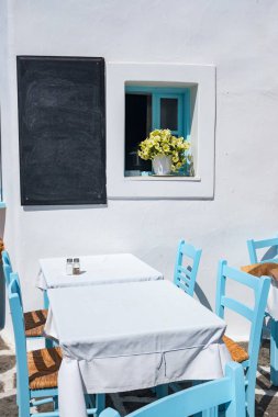 Paros adasında Naoussa kasabasında Rahat açık hava kafe, Yunanistan