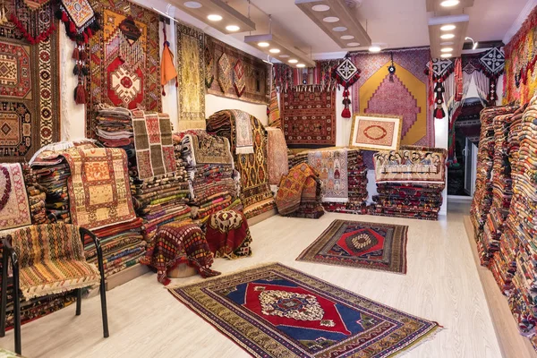 Kapadokya'da eski halı dükkanı